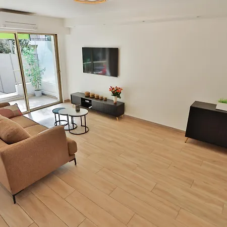 Spacieux T2 Avec Grande Terrasse à 200m De La Appartamento