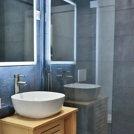 Spacieux T2 Avec Grande Terrasse à 200m De La Appartamento Cannes